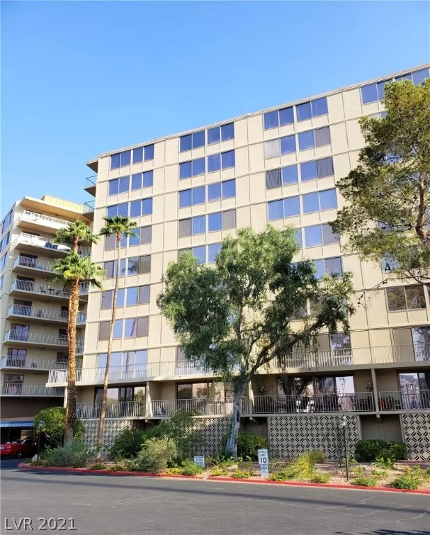 MLS: 2333497 Condo For Sale