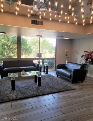 Photo #3: 2333497 Listing