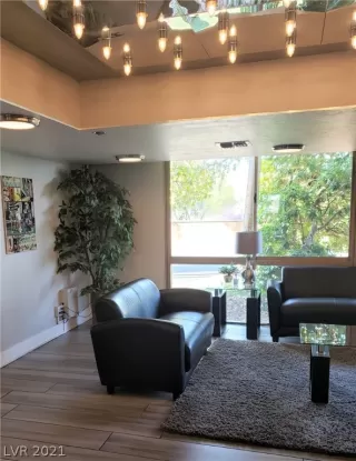 Photo #4: 2333497 Listing