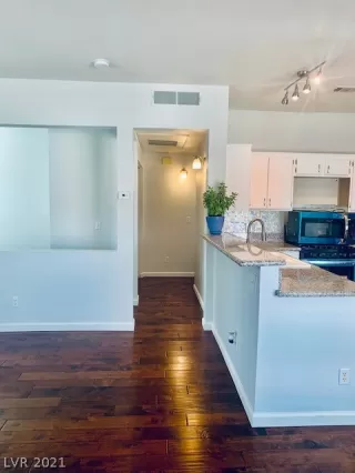 Photo #4: 2333499 Listing 