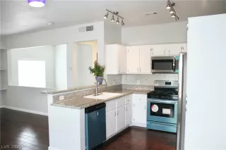 Photo #6: 2333499 Listing 