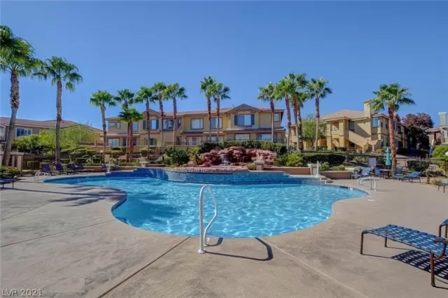 MLS: 2333511 Condo For Sale