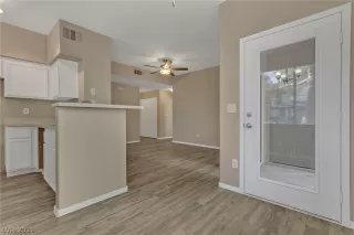Photo #5: 2333521 Listing