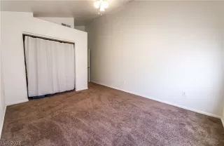 Photo #4: 2333527 Listing