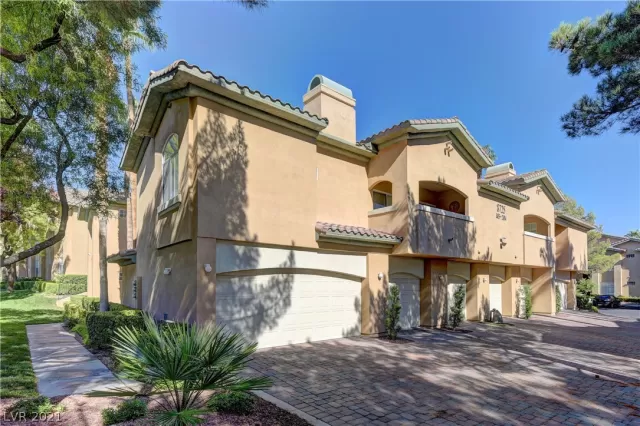 MLS: 2333556 Condo For Sale