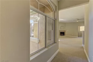 Photo #4: 2333556 Listing