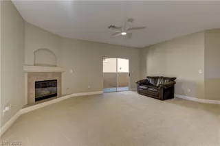 Photo #5: 2333556 Listing