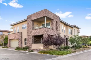 Photo #1: 2333557 Listing