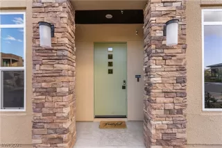 Photo #3: 2333557 Listing