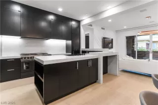 Photo #4: 2333557 Listing