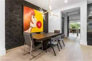 Photo #5: 2333557 Listing