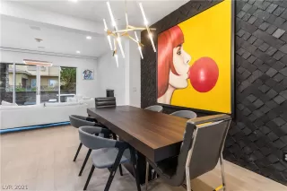 Photo #6: 2333557 Listing