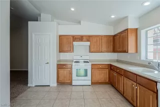 Photo #5: 2333575 Listing 