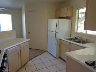 Photo #2: 2333666 Listing