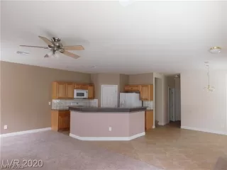 Photo #3: 2333693 Listing