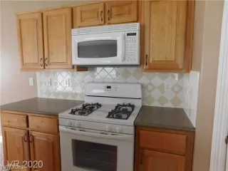 Photo #6: 2333693 Listing