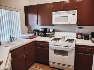 Photo #2: 2333723 Listing 