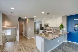 Photo #3: 2333728 Listing 