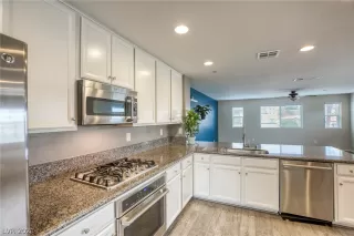 Photo #4: 2333728 Listing 