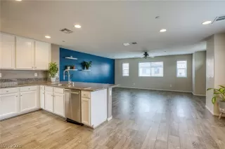 Photo #5: 2333728 Listing 