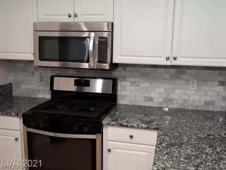 Photo #1: 2333739 Listing 