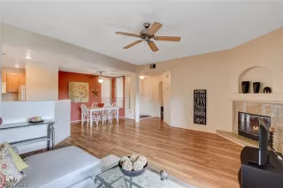 Photo #5: 2333744 Listing