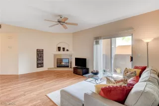 Photo #6: 2333744 Listing