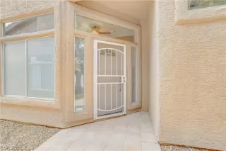 Photo #3: 2333770 Listing