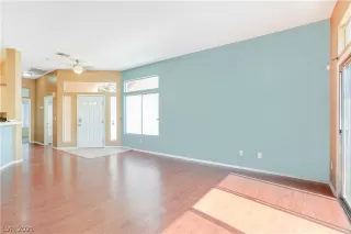 Photo #4: 2333770 Listing