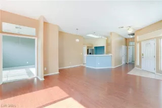 Photo #5: 2333770 Listing