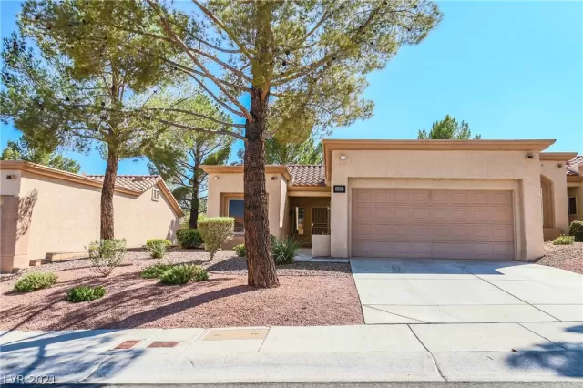 MLS: 2333777 Condo For Sale