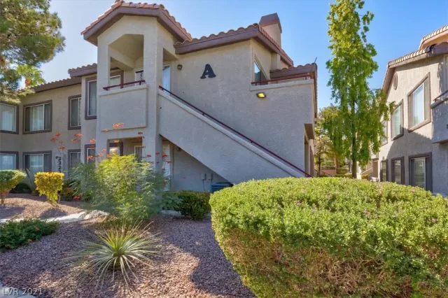 MLS: 2333782 Condo For Sale