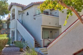 Photo #3: 2333782 Listing