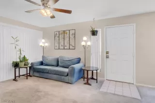 Photo #5: 2333782 Listing