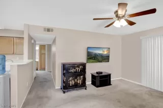 Photo #6: 2333782 Listing