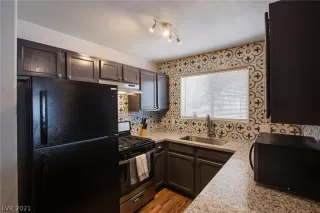 Photo #3: 2333784 Listing