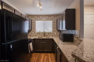 Photo #4: 2333784 Listing