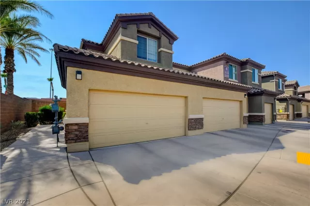 MLS: 2333790 Condo For Sale