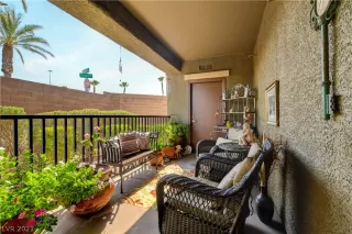 Photo #4: 2333790 Listing