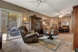 Photo #5: 2333790 Listing