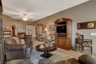 Photo #6: 2333790 Listing