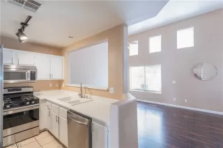 Photo #3: 2333805 Listing 