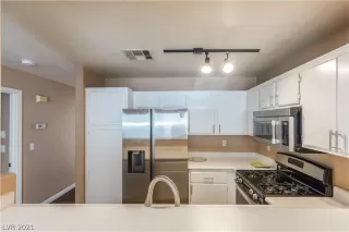 Photo #4: 2333805 Listing 