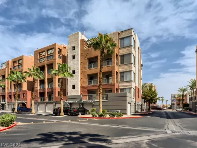 MLS: 2333828 Condo For Sale