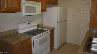 Photo #1: 2333845 Listing