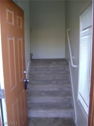 Photo #3: 2333877 Listing