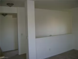 Photo #5: 2333877 Listing