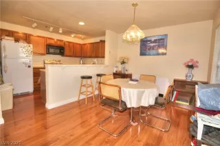 Photo #2: 2333894 Listing