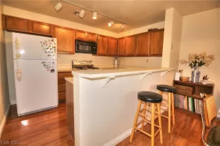 Photo #3: 2333894 Listing