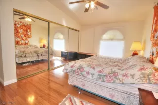 Photo #6: 2333894 Listing